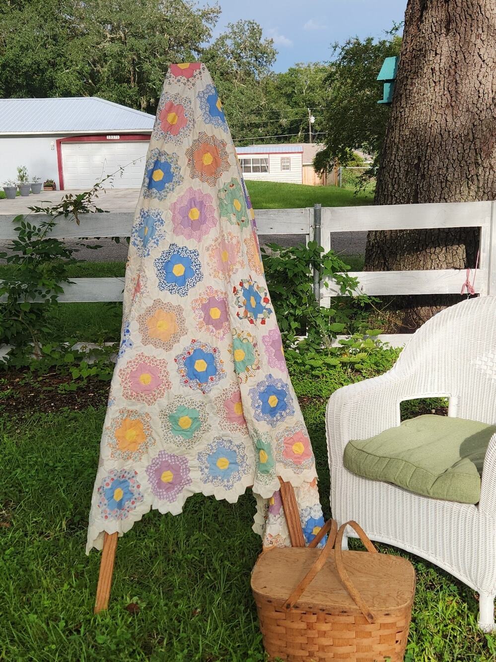 Vintage Grandmothers Flower Garden Quilt Top 68x76 Machine Pieced Feedsack